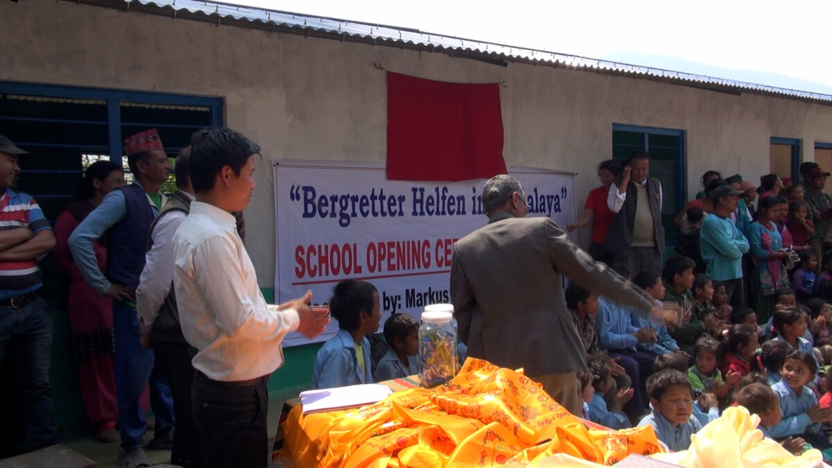 Bergretter helfen im Himalaya