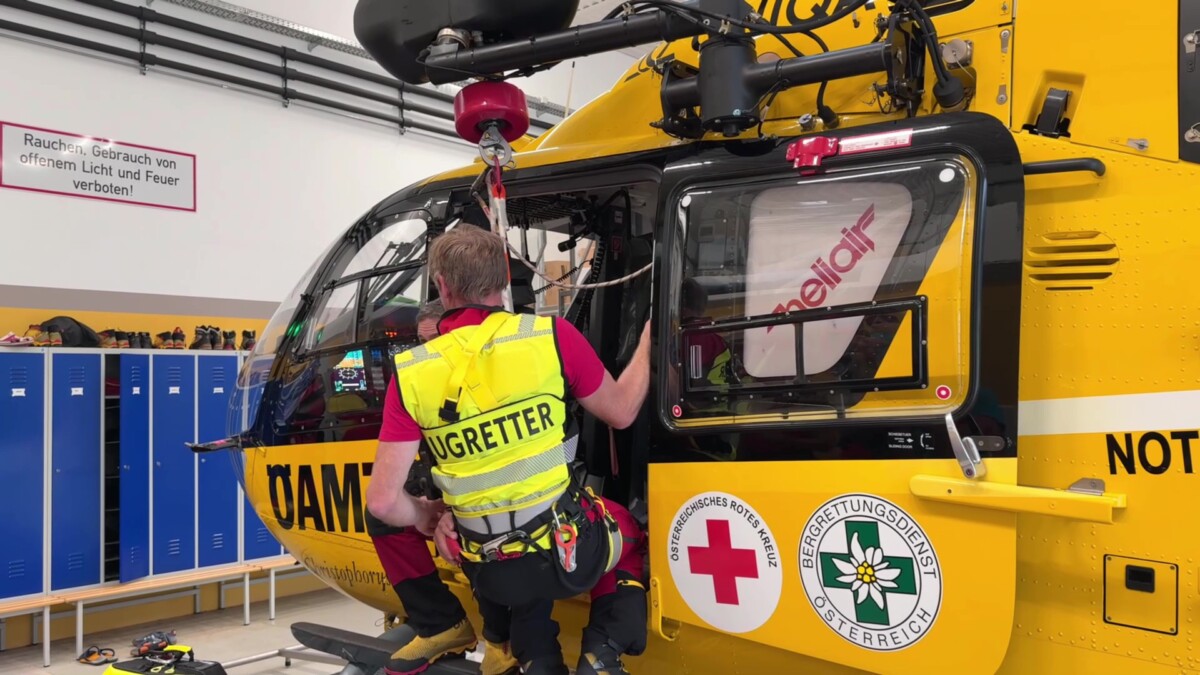 Bergretter-Fortbildung mit ÖAMTC-Notarzthubschrauber C-14