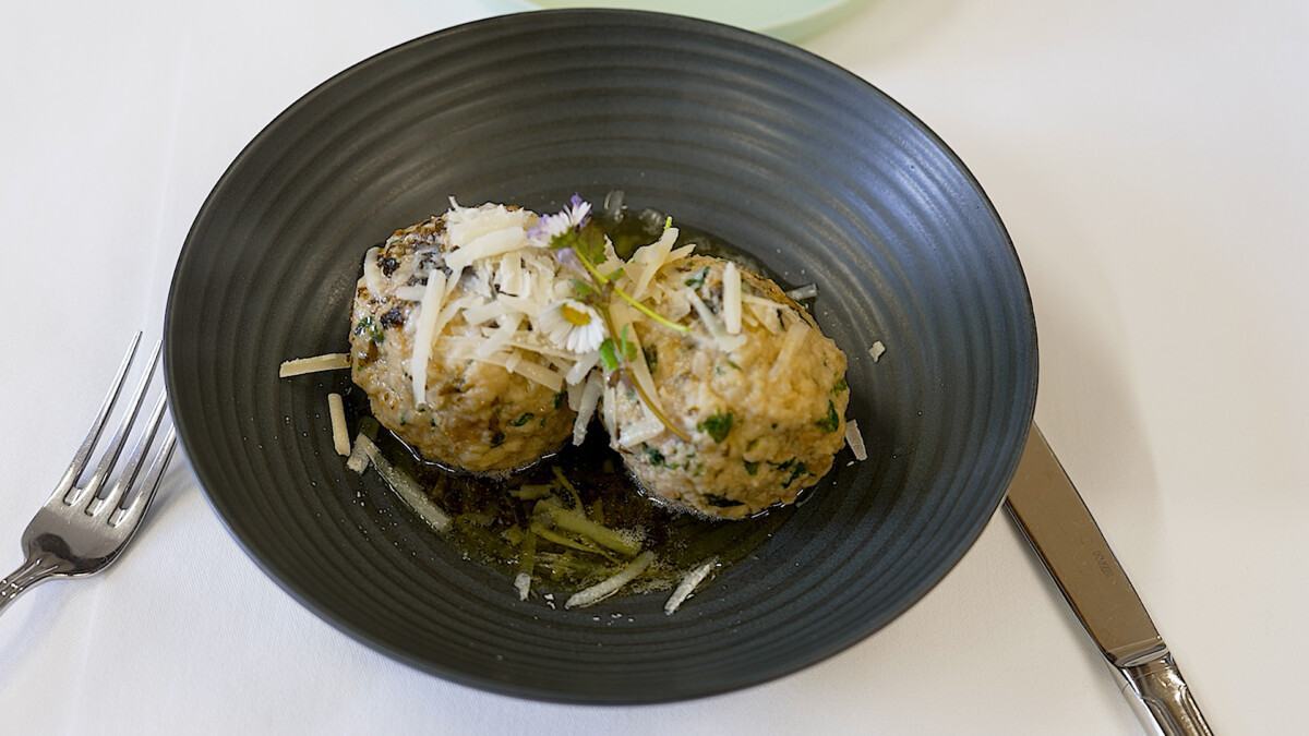 Bärlauchknödel mit Nussbutter