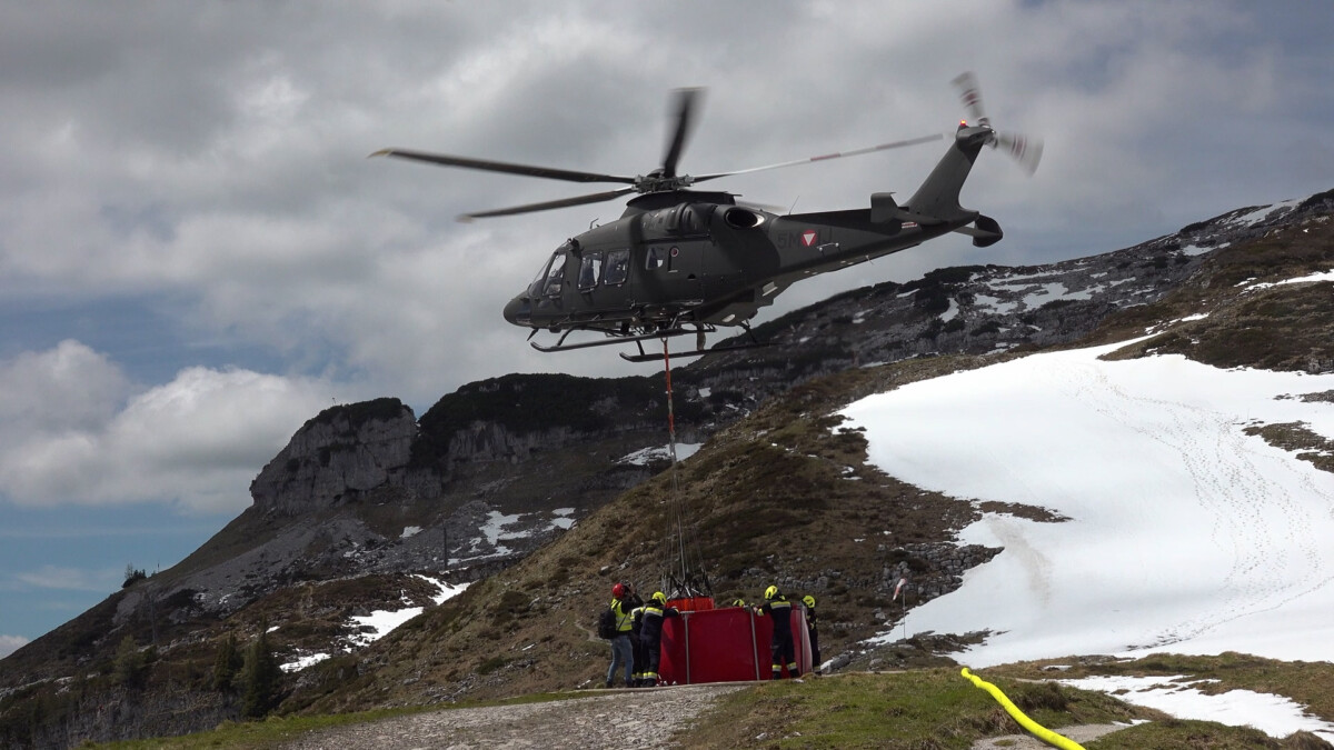 Flugdienstnachschulung für Feuerwehrflughelfer am Loser
