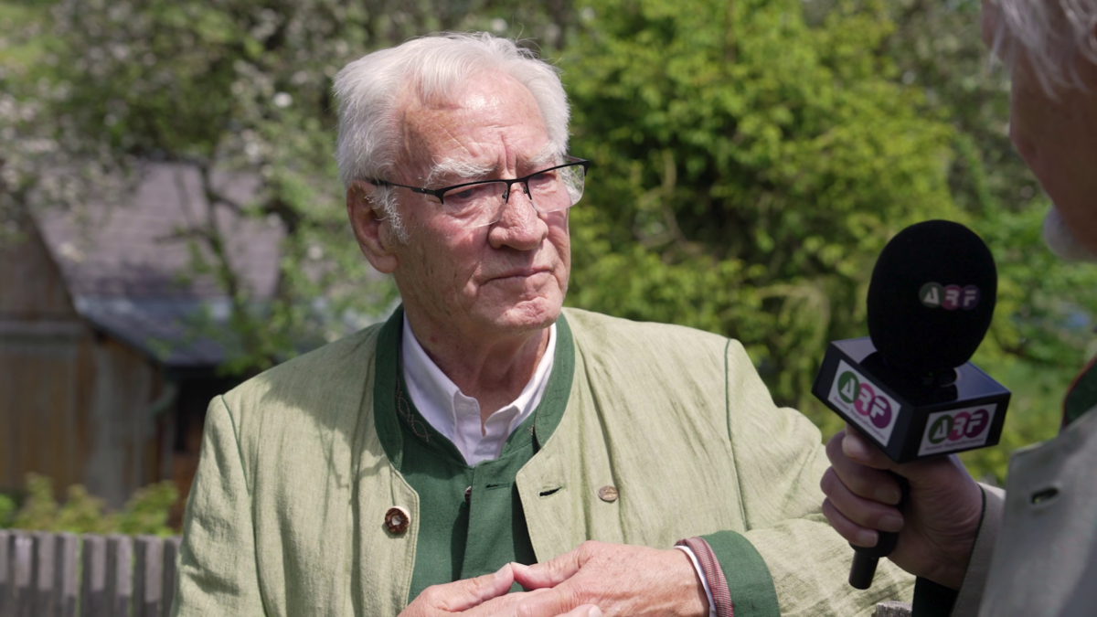 Leo Schlömmer bei der Jubiläumsfeier in der Mehrzweckhalle Knoppen
