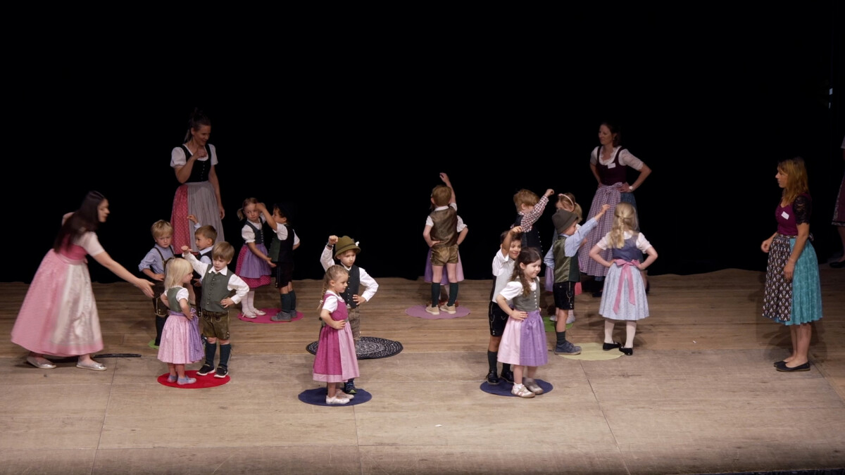 Maitanz der Kinder