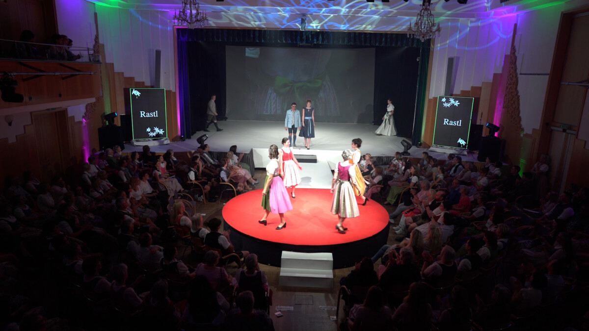 Mode Show "mit 5 Sinnen beTRACHTet"