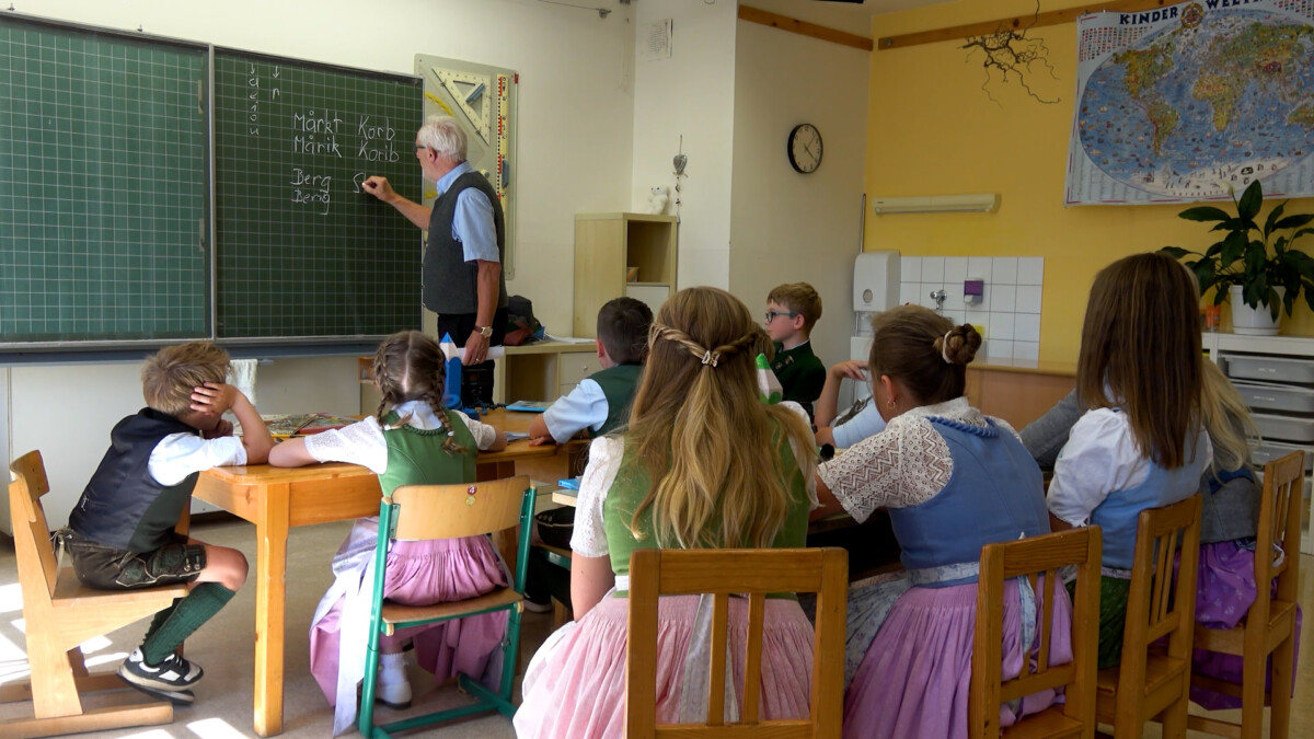 ARF Dialektschule   Die heimische Mundart erhalten